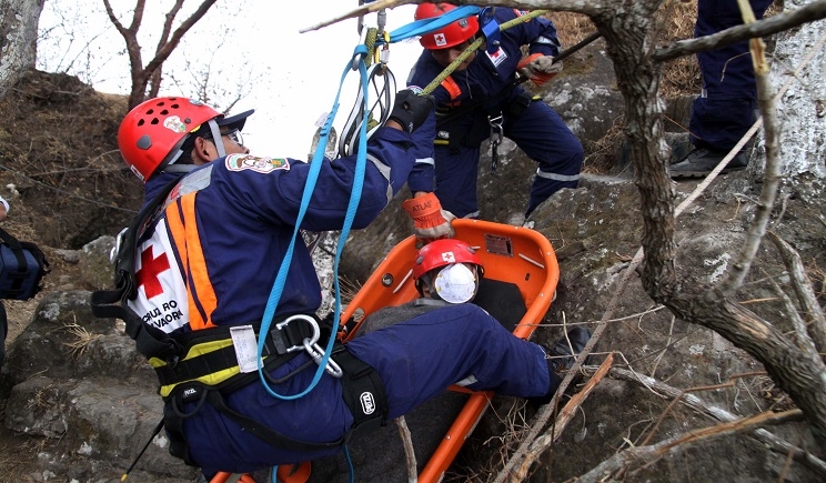 Cruz Roja Salvadoreña realiza simulacro de Rescate Vertical - Vanguardia El  Salvador